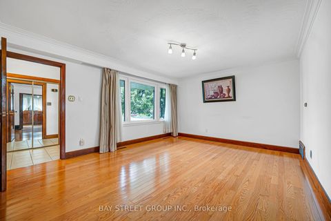 Photo 13 at 260 Moore Park Avenue, Newtonbrook West, Toronto