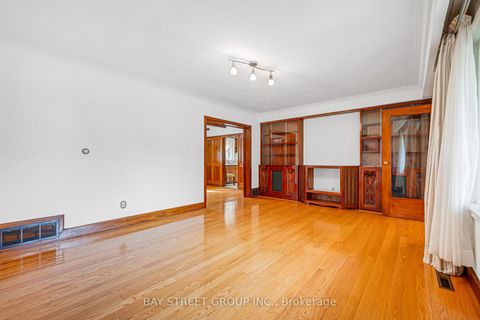 Photo 15 at 260 Moore Park Avenue, Newtonbrook West, Toronto