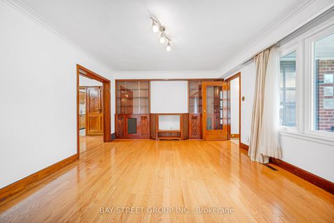 Photo 16 at 260 Moore Park Avenue, Newtonbrook West, Toronto
