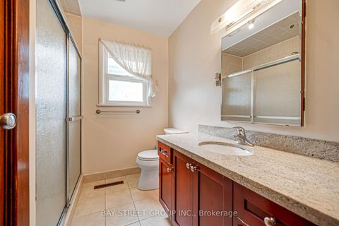 Photo 18 at 260 Moore Park Avenue, Newtonbrook West, Toronto
