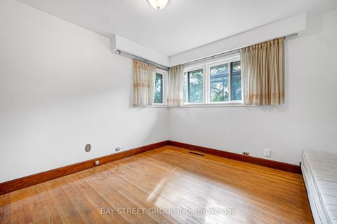 Photo 21 at 260 Moore Park Avenue, Newtonbrook West, Toronto