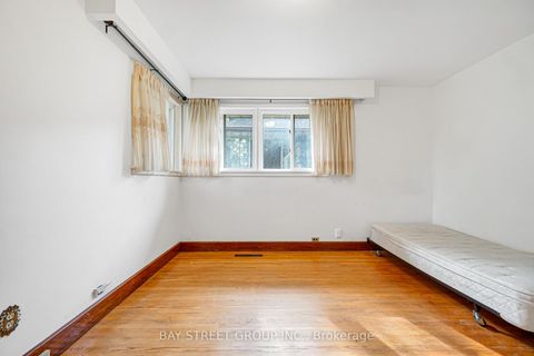 Photo 23 at 260 Moore Park Avenue, Newtonbrook West, Toronto