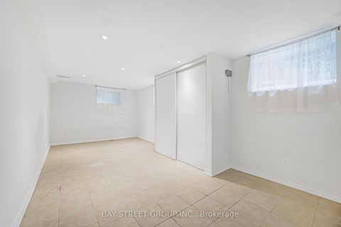 Photo 31 at 260 Moore Park Avenue, Newtonbrook West, Toronto