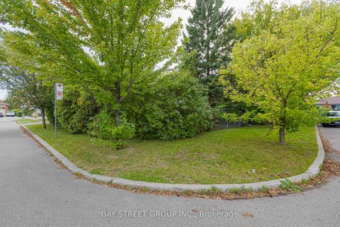 Photo 38 at 260 Moore Park Avenue, Newtonbrook West, Toronto