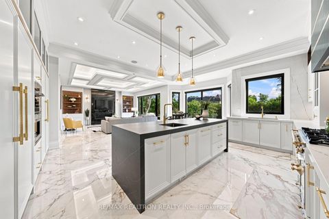 Photo 16 at 209 Sussex Avenue, Harding, Richmond Hill
