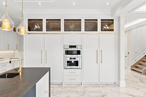 Photo 17 at 209 Sussex Avenue, Harding, Richmond Hill