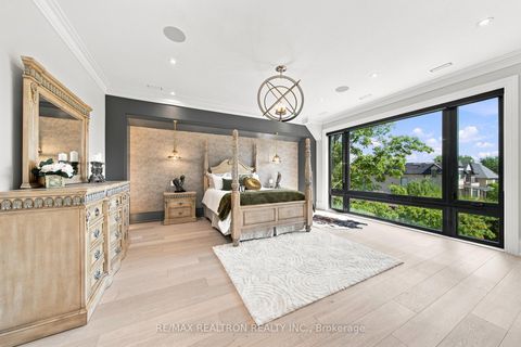 Photo 21 at 209 Sussex Avenue, Harding, Richmond Hill