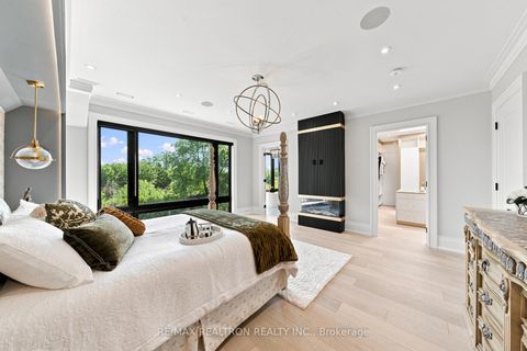 Photo 22 at 209 Sussex Avenue, Harding, Richmond Hill
