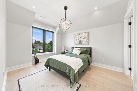 Photo 31 at 209 Sussex Avenue, Harding, Richmond Hill