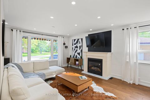 Photo 7 at 64 Cartier Crescent, Crosby, Richmond Hill