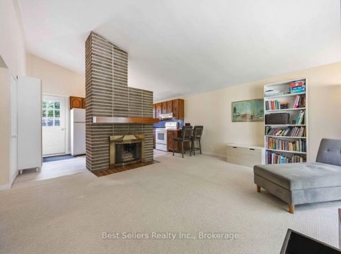 Photo 4 at 5 Benfrisco Crescent, Woburn, Toronto