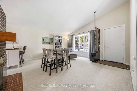 Photo 6 at 5 Benfrisco Crescent, Woburn, Toronto