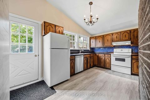 Photo 10 at 5 Benfrisco Crescent, Woburn, Toronto