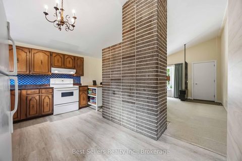 Photo 11 at 5 Benfrisco Crescent, Woburn, Toronto