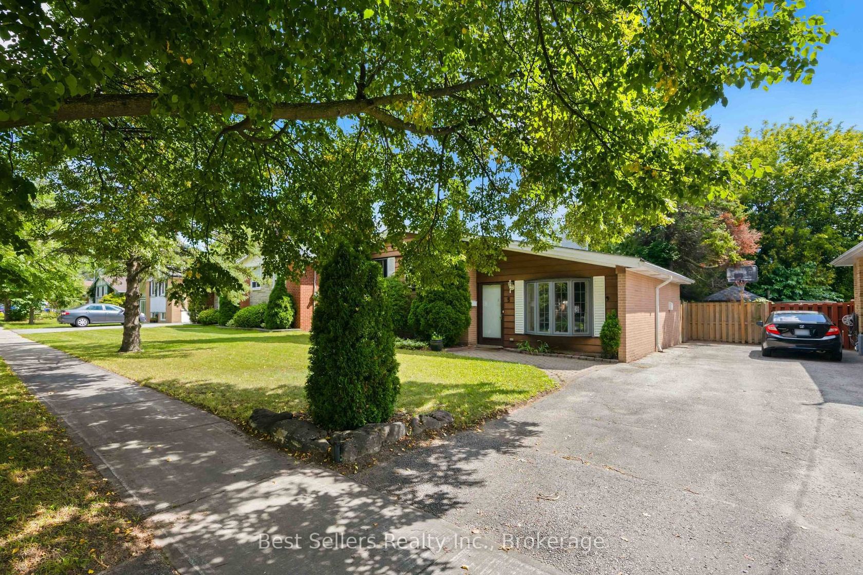 5 Benfrisco Crescent, Woburn, Toronto 