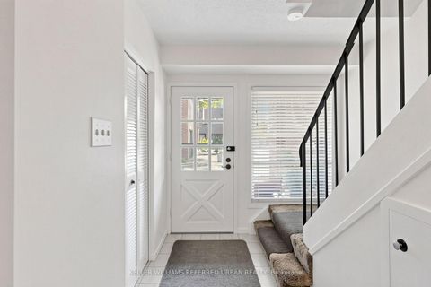 Photo 4 at 10 TURRET HILLWAY Way, Hillcrest Village, Toronto