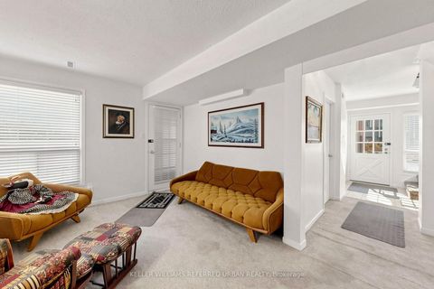 Photo 5 at 10 TURRET HILLWAY Way, Hillcrest Village, Toronto