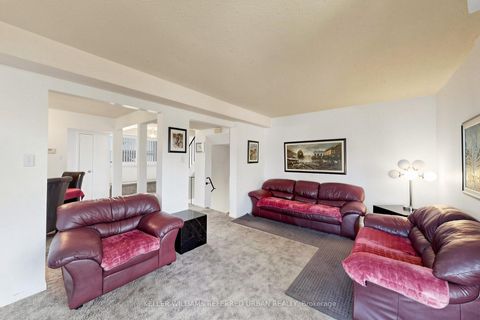 Photo 8 at 10 TURRET HILLWAY Way, Hillcrest Village, Toronto