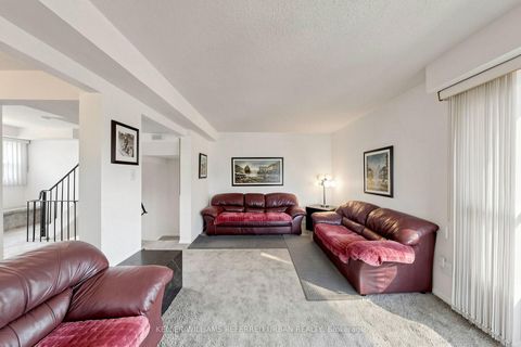Photo 9 at 10 TURRET HILLWAY Way, Hillcrest Village, Toronto