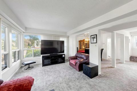 Photo 11 at 10 TURRET HILLWAY Way, Hillcrest Village, Toronto