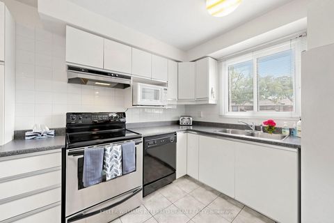 Photo 15 at 10 TURRET HILLWAY Way, Hillcrest Village, Toronto