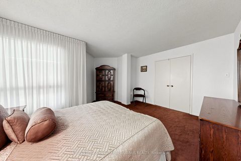 Photo 23 at 10 TURRET HILLWAY Way, Hillcrest Village, Toronto