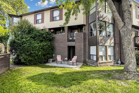 Photo 40 at 10 TURRET HILLWAY Way, Hillcrest Village, Toronto