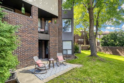 Photo 41 at 10 TURRET HILLWAY Way, Hillcrest Village, Toronto
