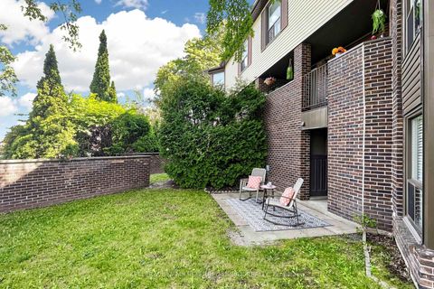 Photo 42 at 10 TURRET HILLWAY Way, Hillcrest Village, Toronto