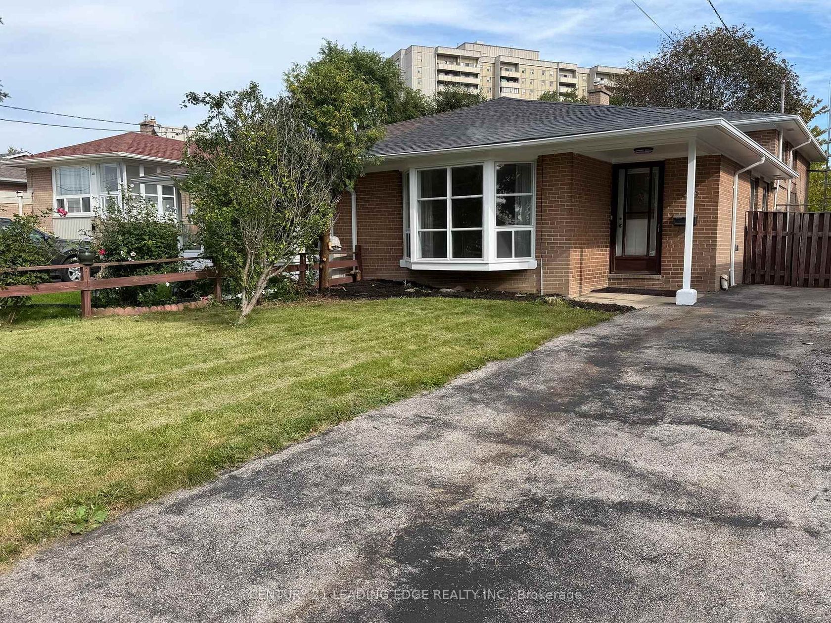 219 Lynedock Crescent, Donalda, Toronto 