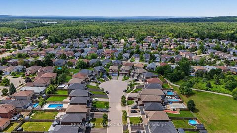 Photo 2 at 36 Lowry Court, Edgehill Drive, Barrie