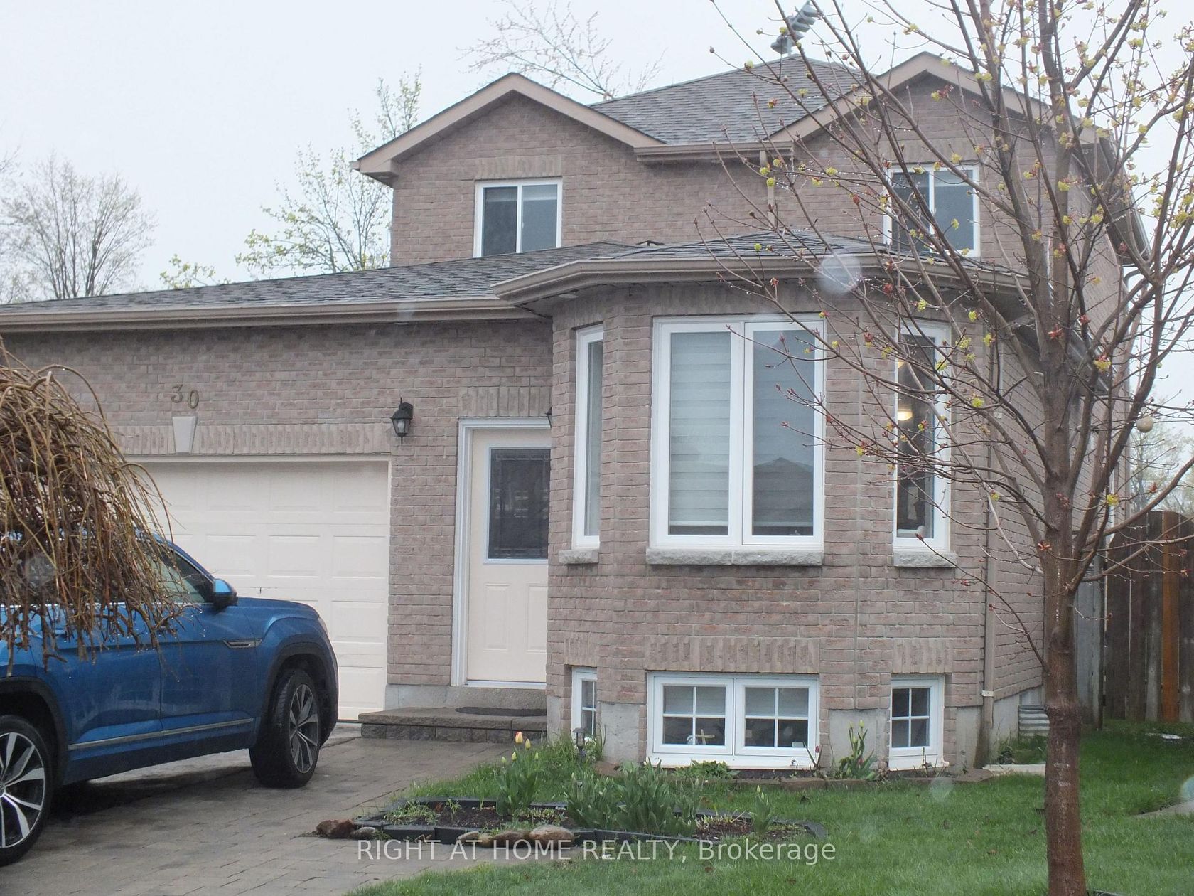 30 BRIGHTON Road, Georgian Drive, Barrie photo number 2