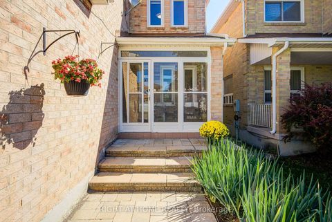 Photo 2 at 71 Bayhampton Crescent, Brownridge, Vaughan