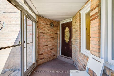 Photo 3 at 71 Bayhampton Crescent, Brownridge, Vaughan