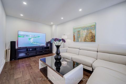 Photo 6 at 71 Bayhampton Crescent, Brownridge, Vaughan