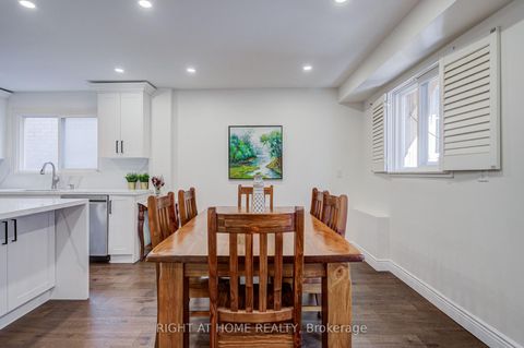 Photo 16 at 71 Bayhampton Crescent, Brownridge, Vaughan