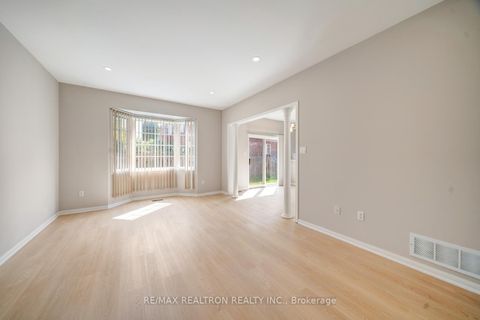 Photo 11 at 18 Formosa Drive, Rouge Woods, Richmond Hill