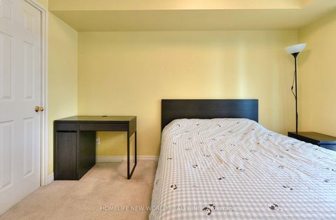 Photo 17 at 811 - 18 Parkview Avenue, Willowdale East, Toronto