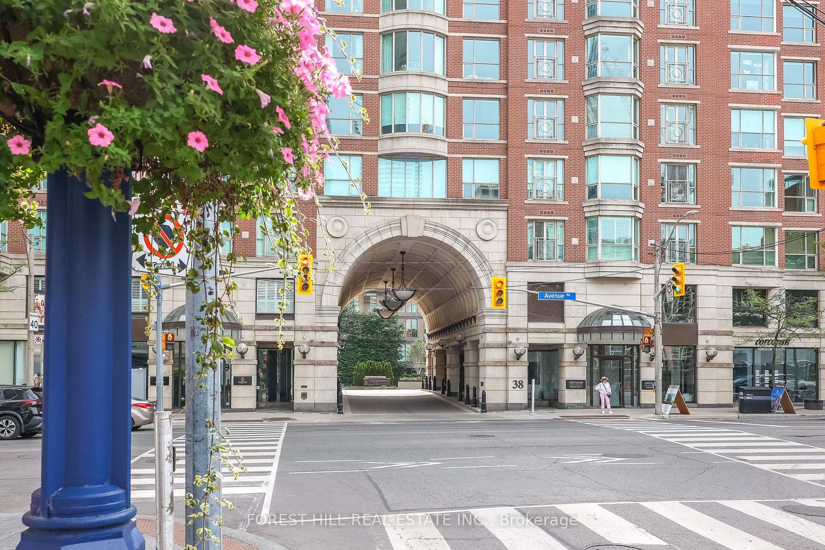 305 - 38 Avenue Road, Annex, Toronto 