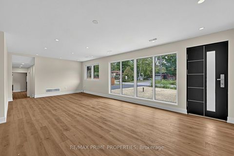 Photo 9 at 6 Maple Avenue, Sutton & Jackson's Point, Georgina