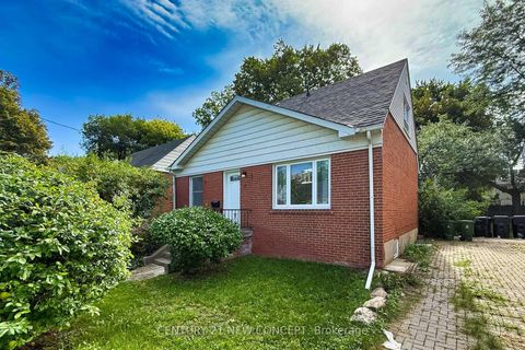 Photo 2 at 17 Lyndale Drive, Willowdale East, Toronto