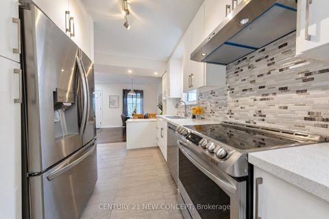 Photo 11 at 17 Lyndale Drive, Willowdale East, Toronto