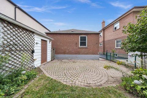 Photo 2 at 50 Joanith Drive, Parkview, Toronto