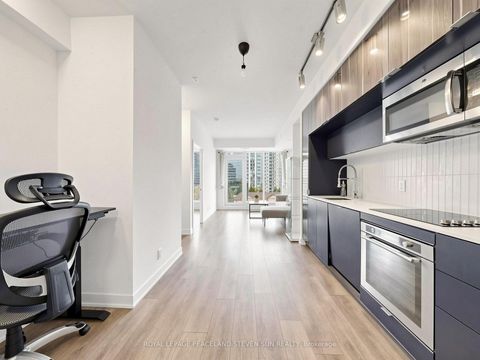 Photo 14 at 601 - 28 Avondale Avenue, Willowdale East, Toronto