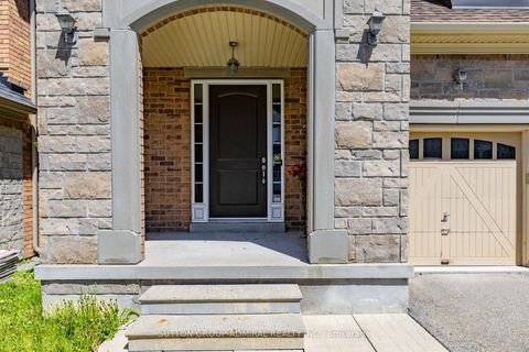 Photo 1 at 47 Edison Place, Patterson, Vaughan