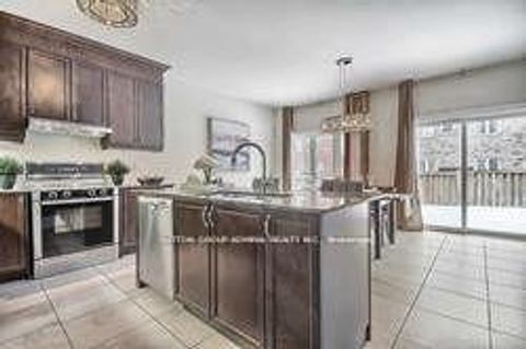 Photo 6 at 47 Edison Place, Patterson, Vaughan