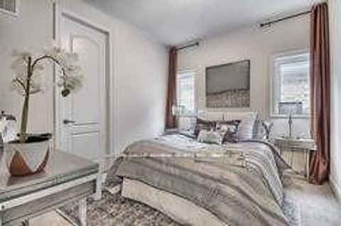 Photo 17 at 47 Edison Place, Patterson, Vaughan