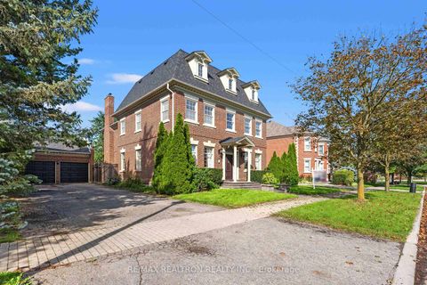 Photo 2 at 6 Oatlands Drive, Mill Pond, Richmond Hill