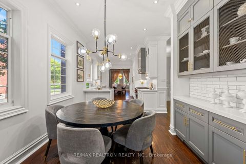 Photo 11 at 6 Oatlands Drive, Mill Pond, Richmond Hill