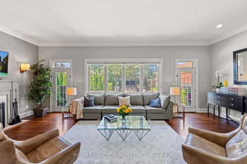 Photo 13 at 6 Oatlands Drive, Mill Pond, Richmond Hill